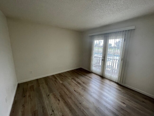 Building Photo - 2-Bed Condo Retreat with Elegant Granite Touches in Antioch