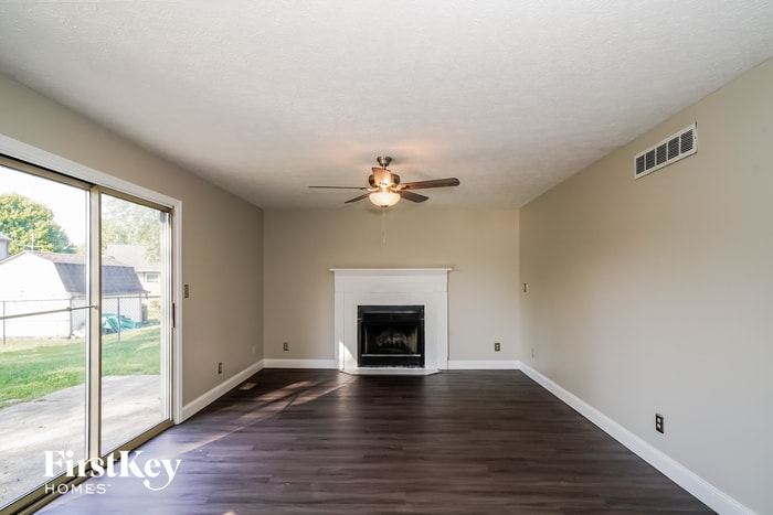 Building Photo - 10145 Park Valley Dr