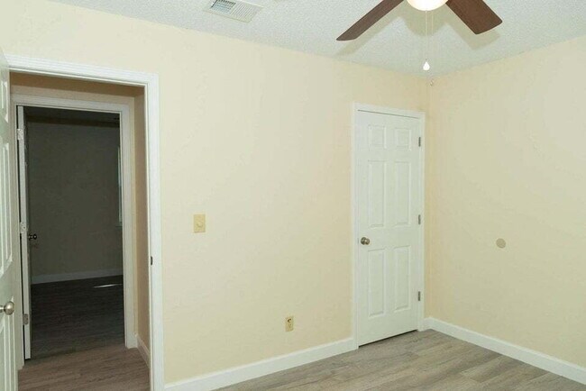 Building Photo - Charming 3-Bedroom home in Destin with Spa...