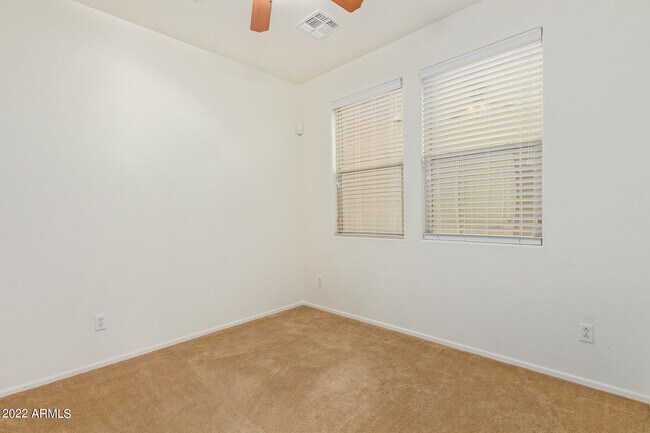 Building Photo - 2948 N Evergreen St