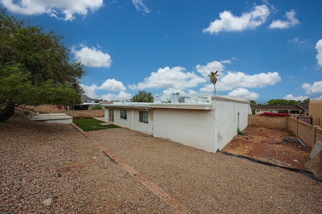 Building Photo - 2851 E Acoma Dr