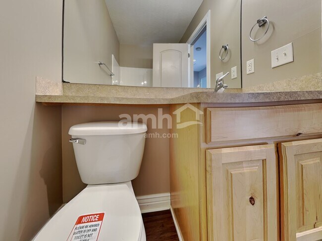 Building Photo - 934 E 490 N