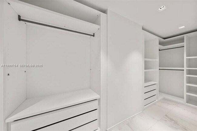 Building Photo - 1000 Biscayne Blvd