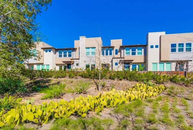 Building Photo - Mira Mesa 3 Bedroom Townhome!