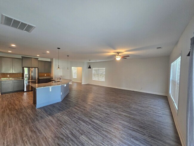 Building Photo - Beautiful home in popular Heritage Bay - F...