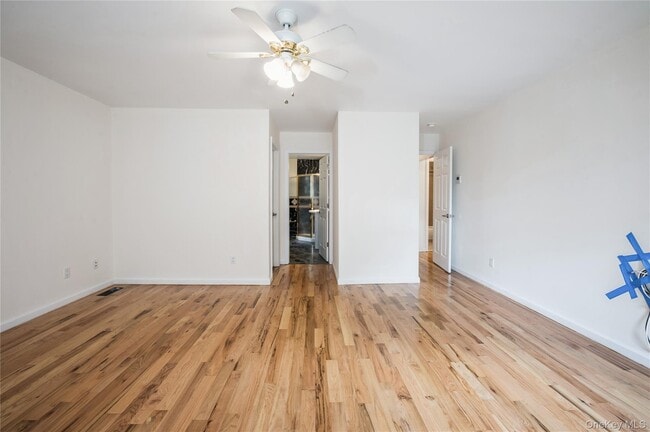 Building Photo - 140 Woodside Ave