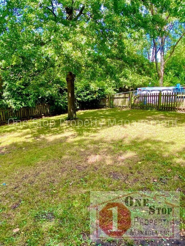 Building Photo - 4 bedroom, 2.5 bathroom, 2 car garage home...
