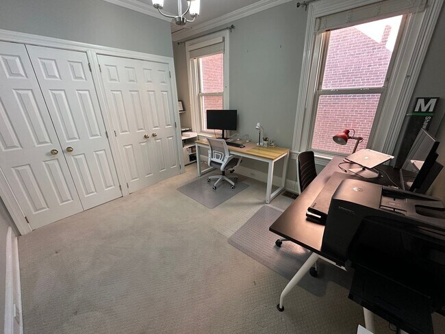 Building Photo - 2 Bedroom 1.5 Bath Condo in Shaw Neighborhood, Backyard, Recently Renovated, Fabulous Modern Feat...