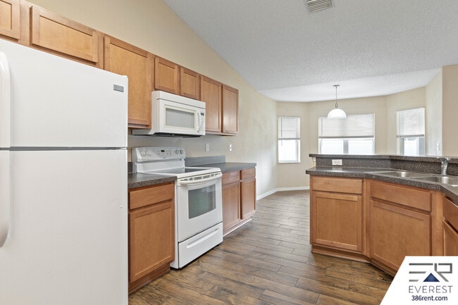 Building Photo - 39 Firethorn Ln