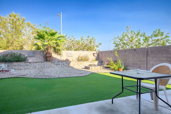 Building Photo - "Spacious 4-Bed Oasis with Outdoor Kitchen & Hardwood Elegance in North Las Vegas!"