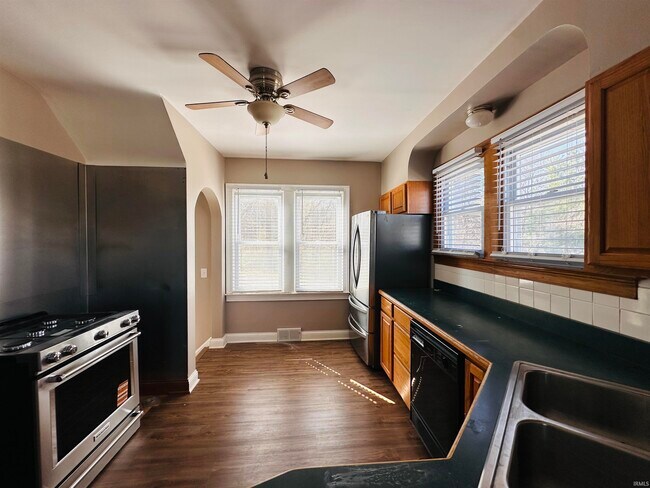 Building Photo - 5500 Big Cynthiana Rd