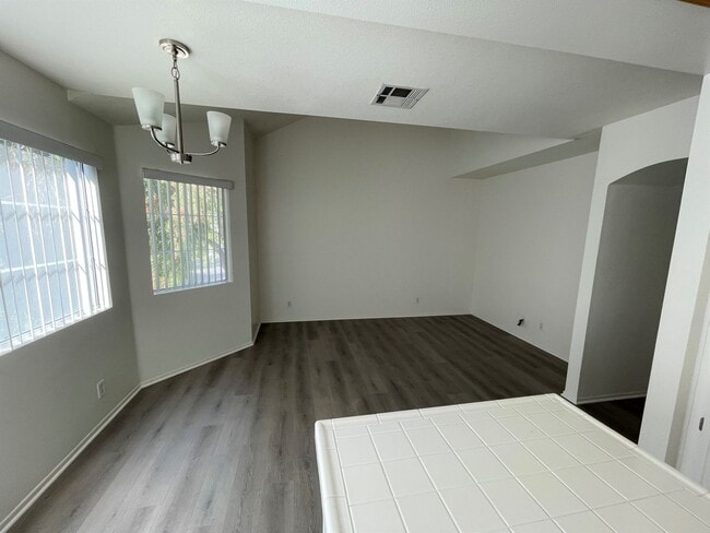 Building Photo - Desirable Cape Weston Condo