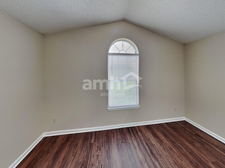 Building Photo - 11062 Gullwing Ct