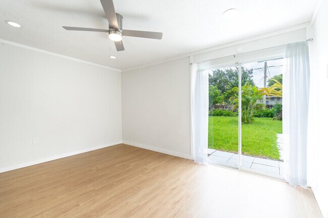 Building Photo - 1640 NW 6th Ave