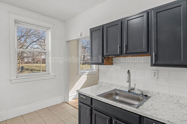 Building Photo - 4102 California Ave