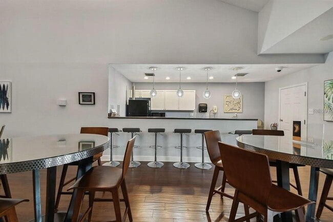 Building Photo - 3837 Pompano Dr SE