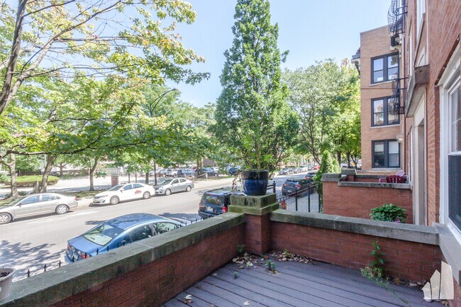 Building Photo - 845 W Lawrence Ave