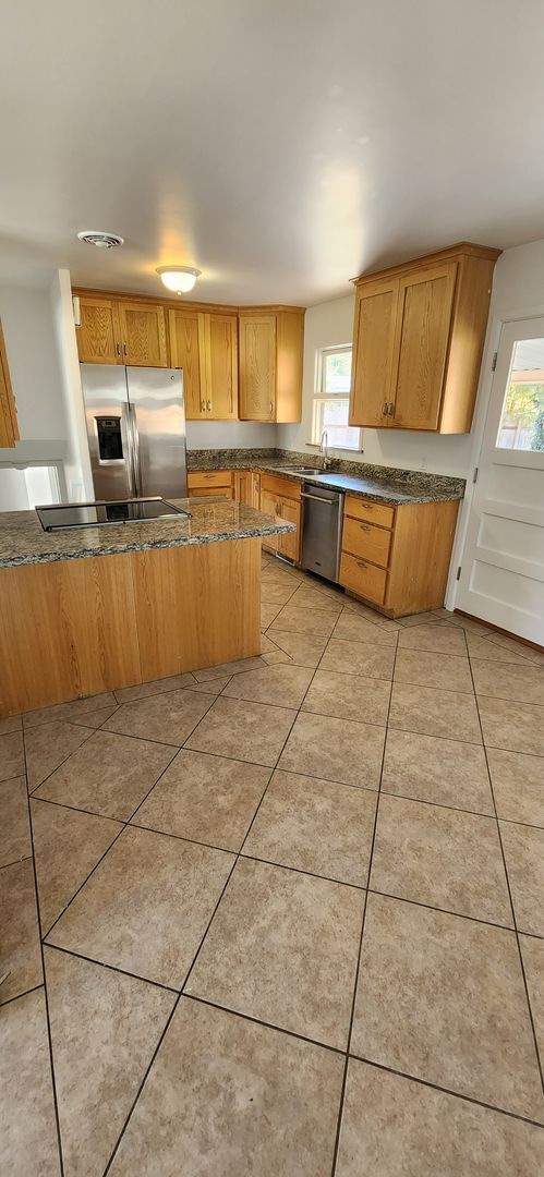 Building Photo - Beautiful Updated 4 Bedroom Home with Large Fenced Yard!