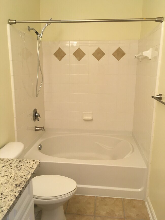 Building Photo - 12879 Madison Pointe Cir