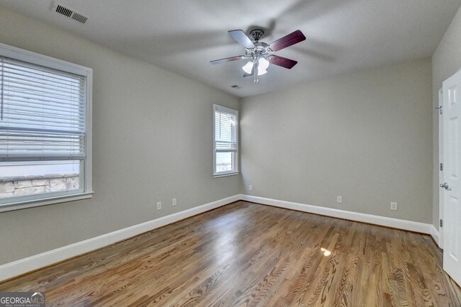 Building Photo - 11636 Parkside Ave