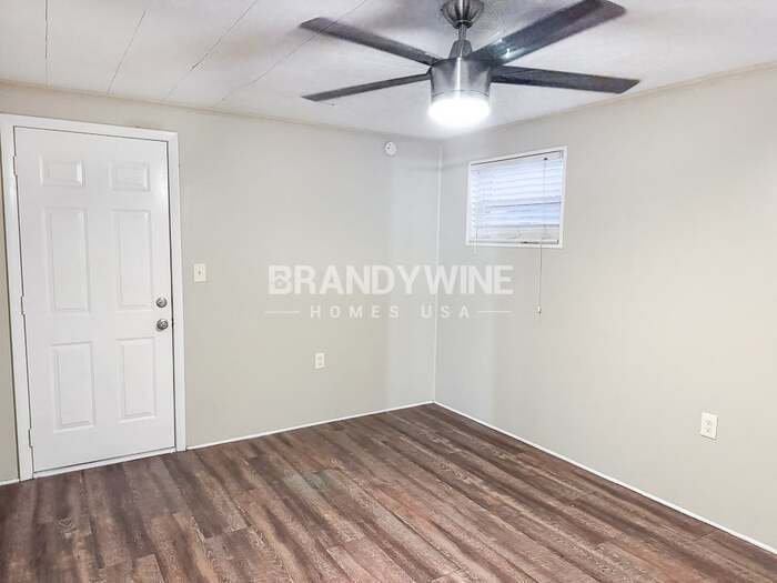 Building Photo - 6011 Meadow Ln