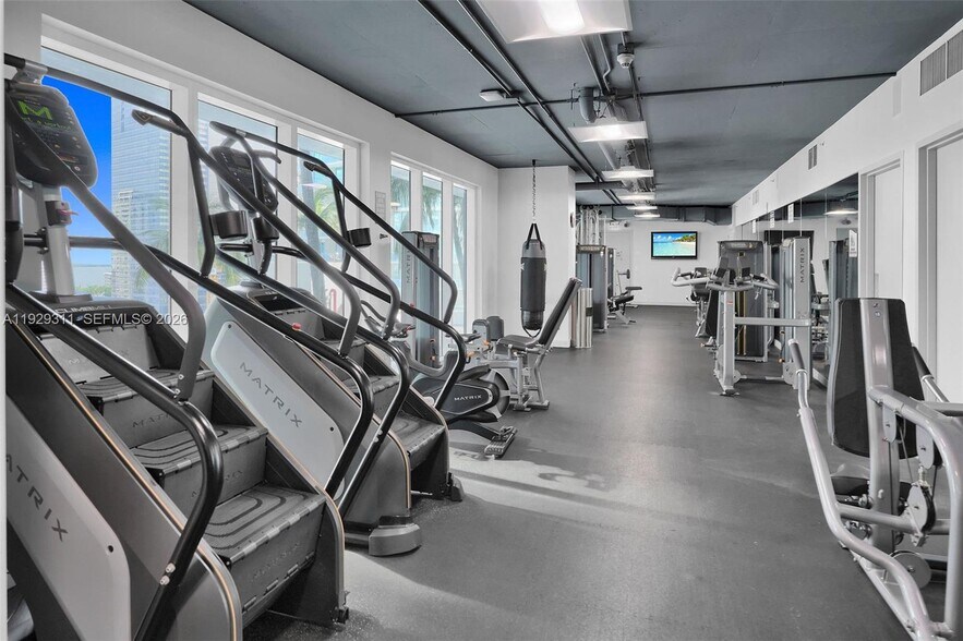 Building Photo - 60 SW 13th St