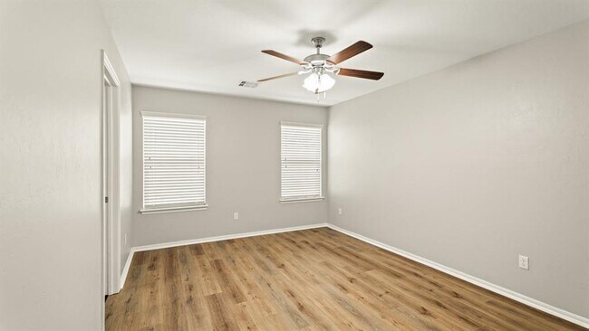 Building Photo - 621 Christian Ln