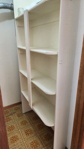 Pantry Shelves - 750 Piedra Dr