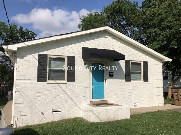 Building Photo - 1610 17th Ave N