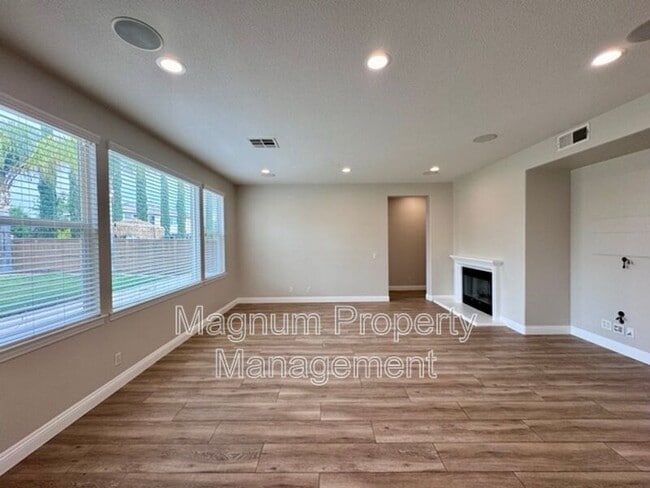 Building Photo - 34333 Northhaven Dr