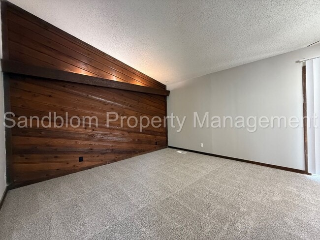 Building Photo - FOR LEASE | Eastland Acres | Available Now!