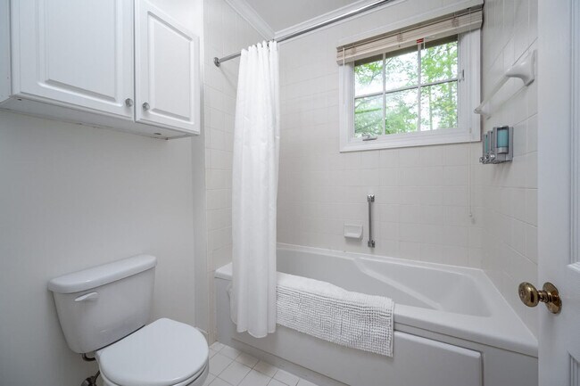 Building Photo - 11468 Club Dr