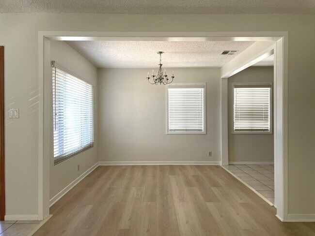 Building Photo - Charming 3-Bedroom Home with Modern Upgrad...