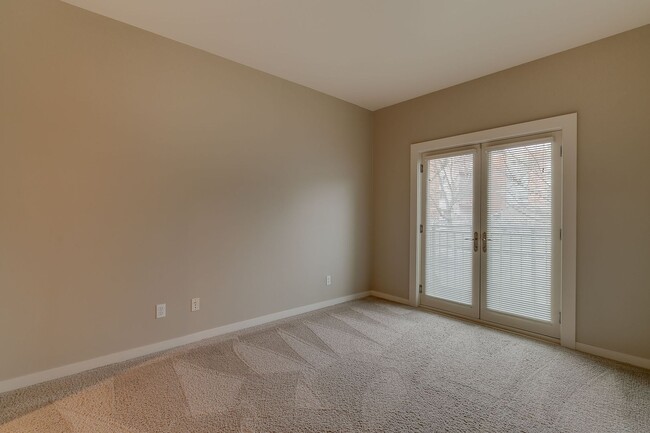 Building Photo - Spacious 2 bedroom Condo in Downtown Redmond