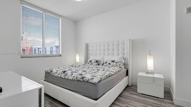 Building Photo - 18800 NE 29th Ave