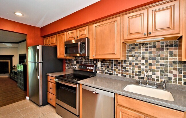Building Photo - 615 Piedmont Ct