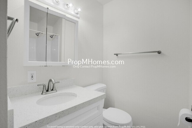 Building Photo - Fully Updated Home in Aloha - Large Yard!