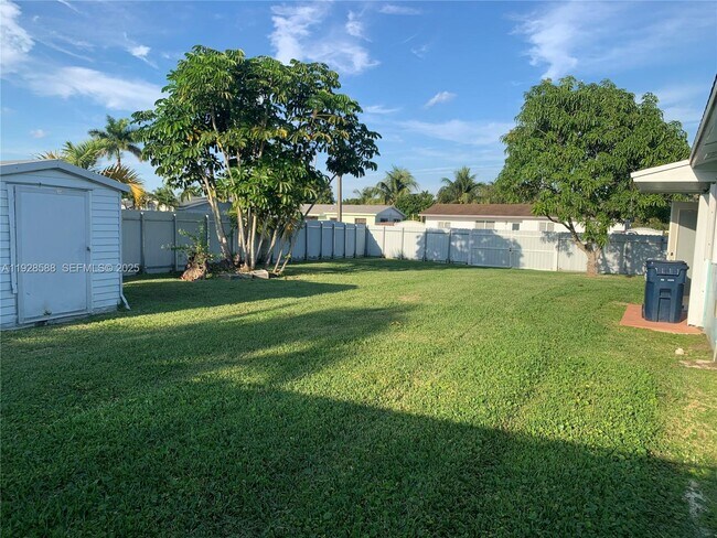 Building Photo - 14300 SW 105th Ave