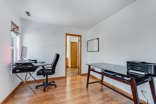 Building Photo - 1544 Suncrest Ln