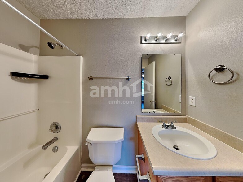 Building Photo - 17317 Pine Wood Ln