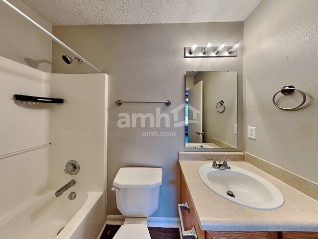 Building Photo - 17317 Pine Wood Ln