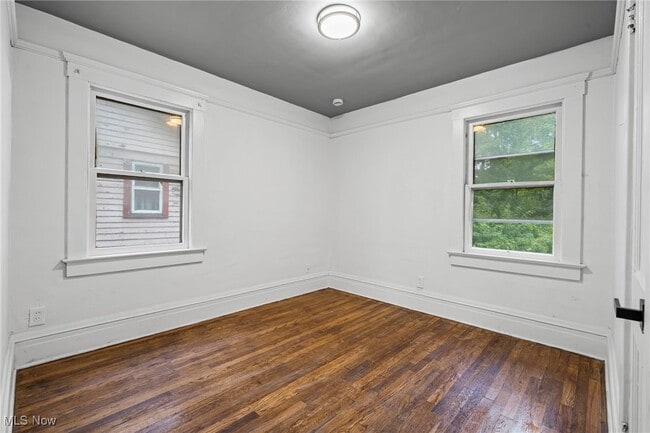 Building Photo - 3303 E 118th St