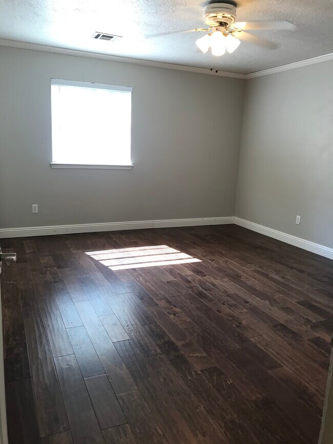 Building Photo - 2349 Houston Avenue