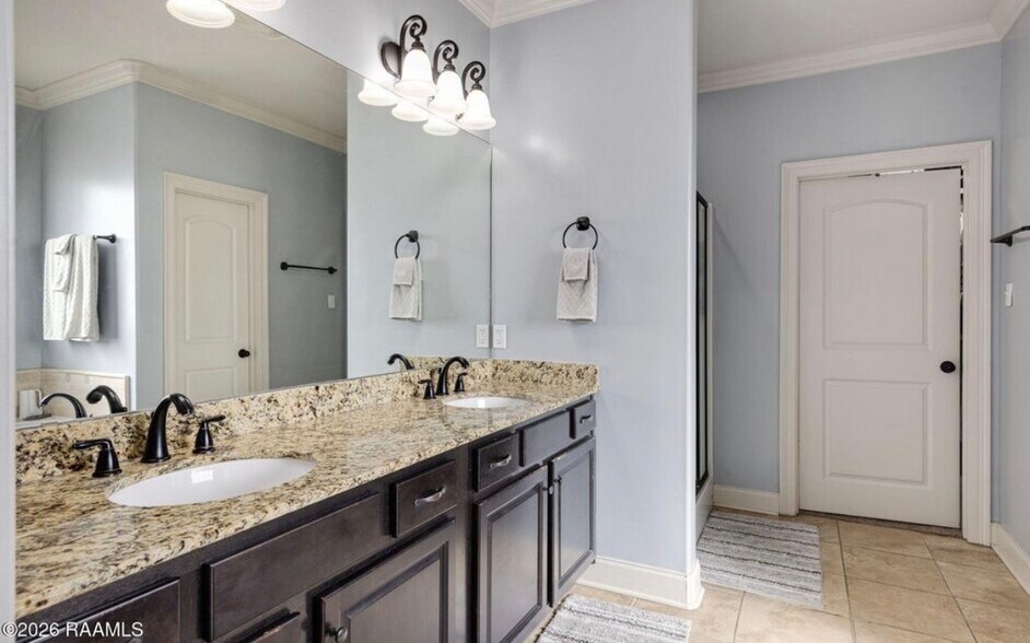 Building Photo - 300 Overbrook Dr