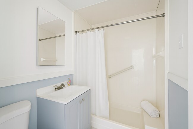 Building Photo - Freshly Remodeled 3 Bed / 2 Bath Home with Large Private Yard