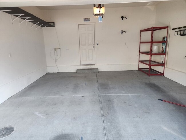 Building Photo - 3 bedroom/ 2 bath condo in gated community