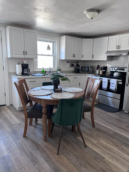 Building Photo - 665 Mendon Rd