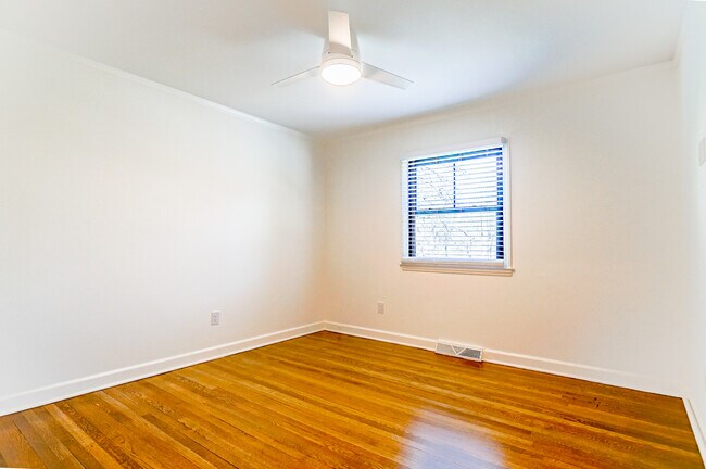 Front Middle Bedroom - 5321 Providence Rd