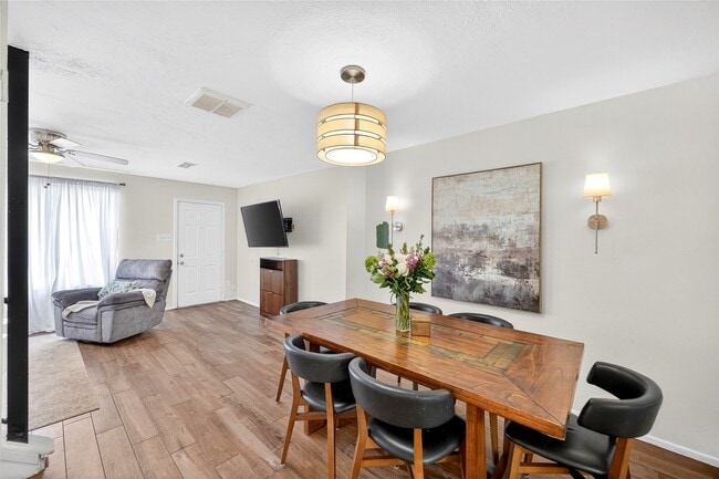 Building Photo - 6975 Chasewood Dr