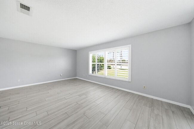 Building Photo - 1172 Bay Dr E